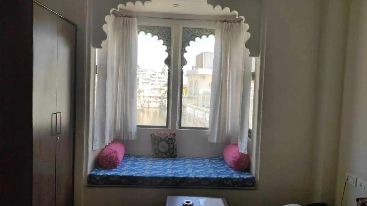 Madpackers Udaipur Hotel