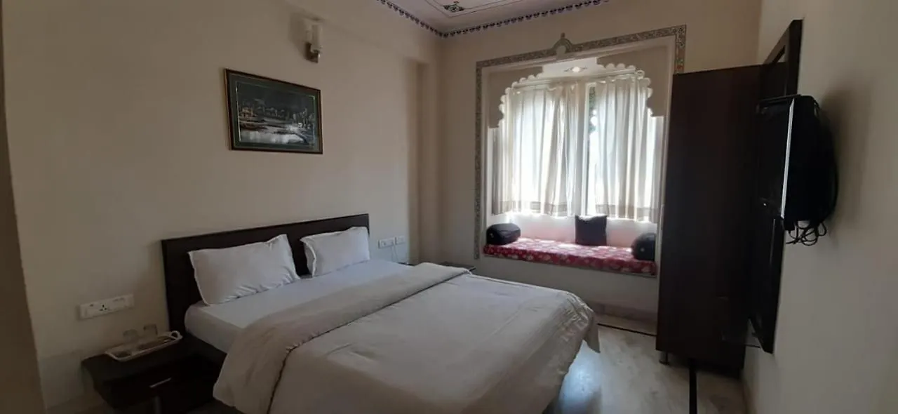 Madpackers Udaipur Hotel