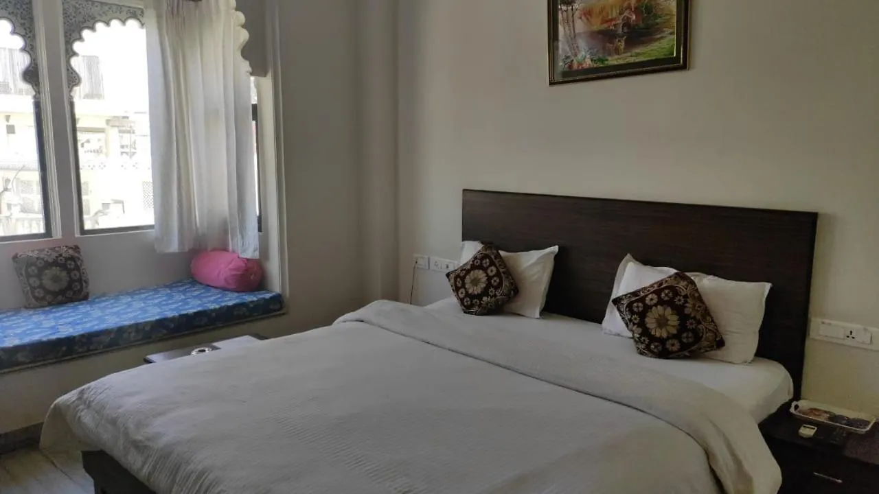 Madpackers Udaipur Hotel