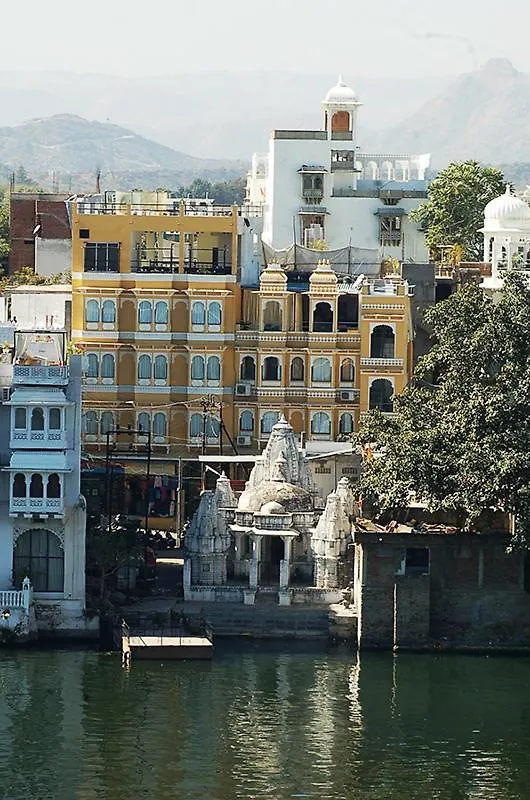 Madpackers Udaipur Hotel