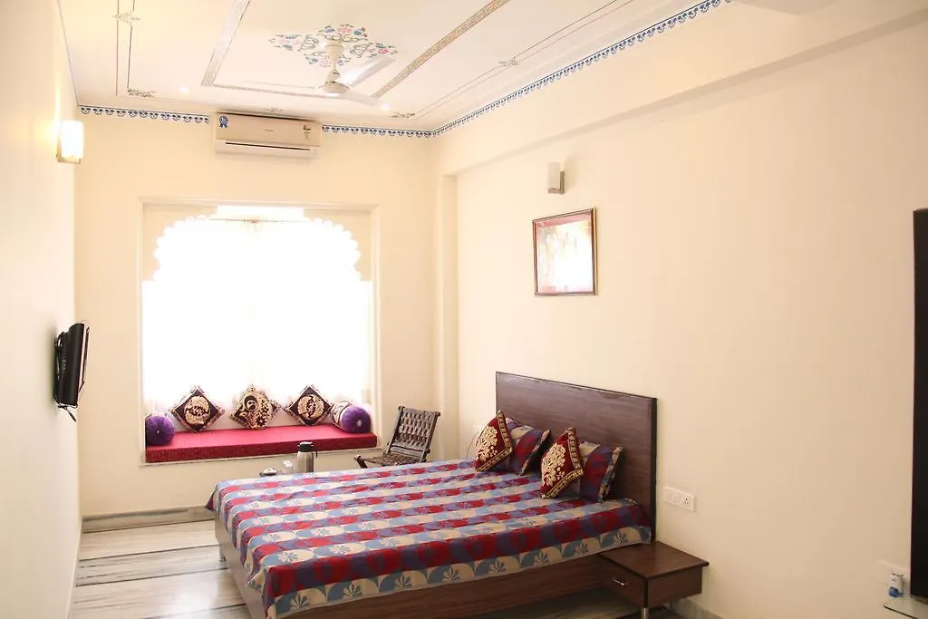 Madpackers Udaipur Hotel