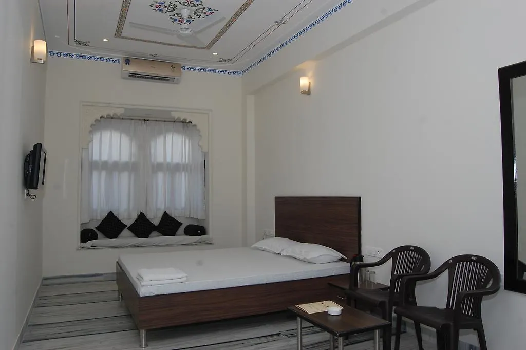 Madpackers Udaipur Hotel