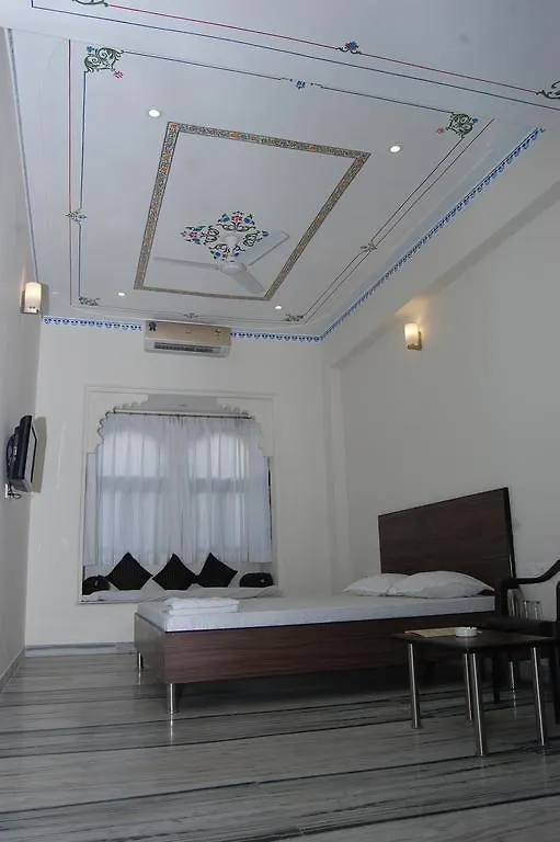 Madpackers Udaipur Hotel