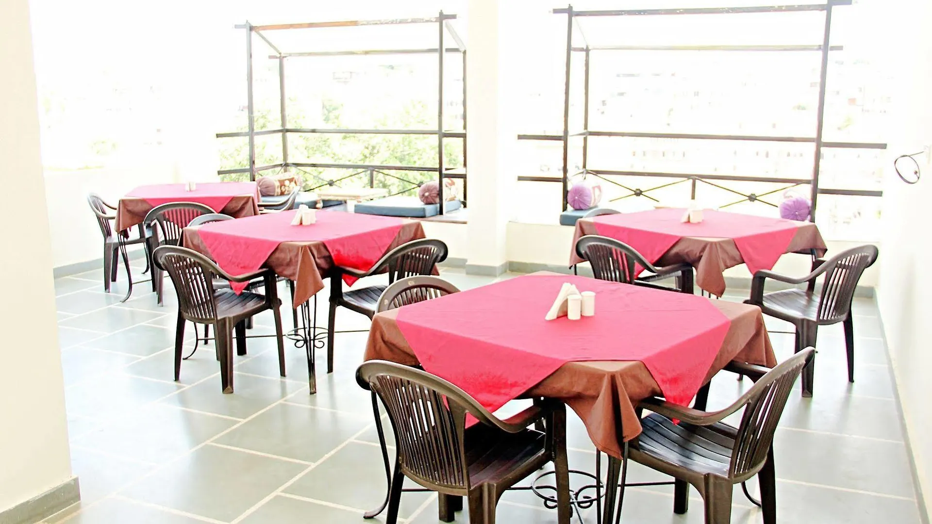 Madpackers Udaipur Hotel