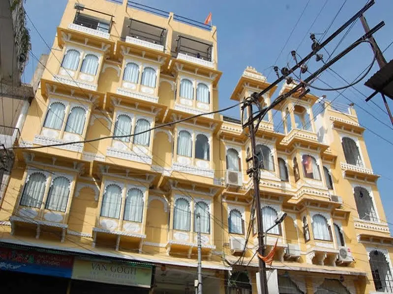 Madpackers Udaipur Hotel